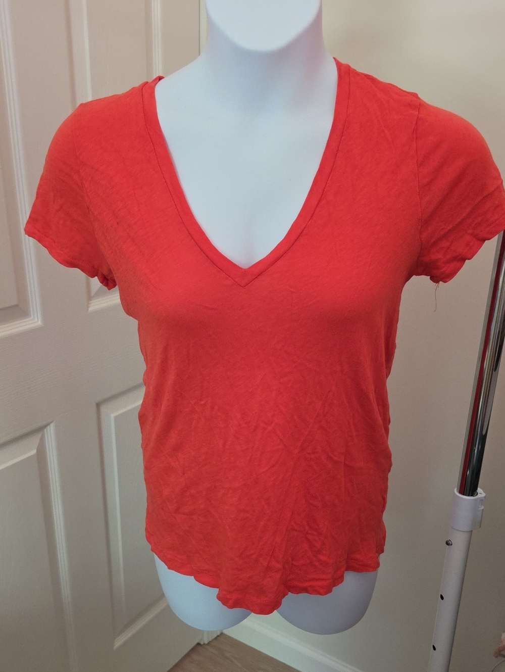 XL J. Crew Women's V-Neck Short Sleeve Tee in Coral-Red